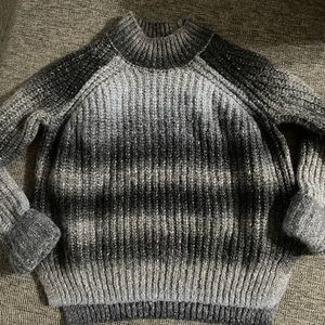 Old navy (s (6-7)) sweater in great condition